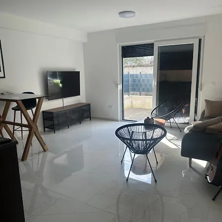 Zen Near City Centre In Apartamento Zadar